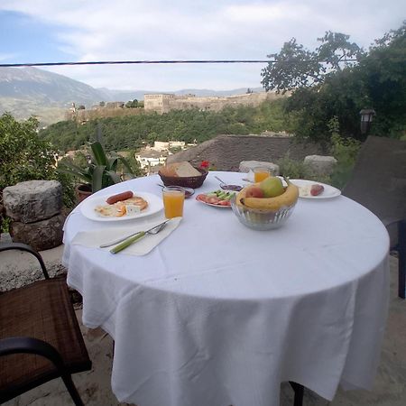 Arpet Guesthouse Gjirokastra Kültér fotó