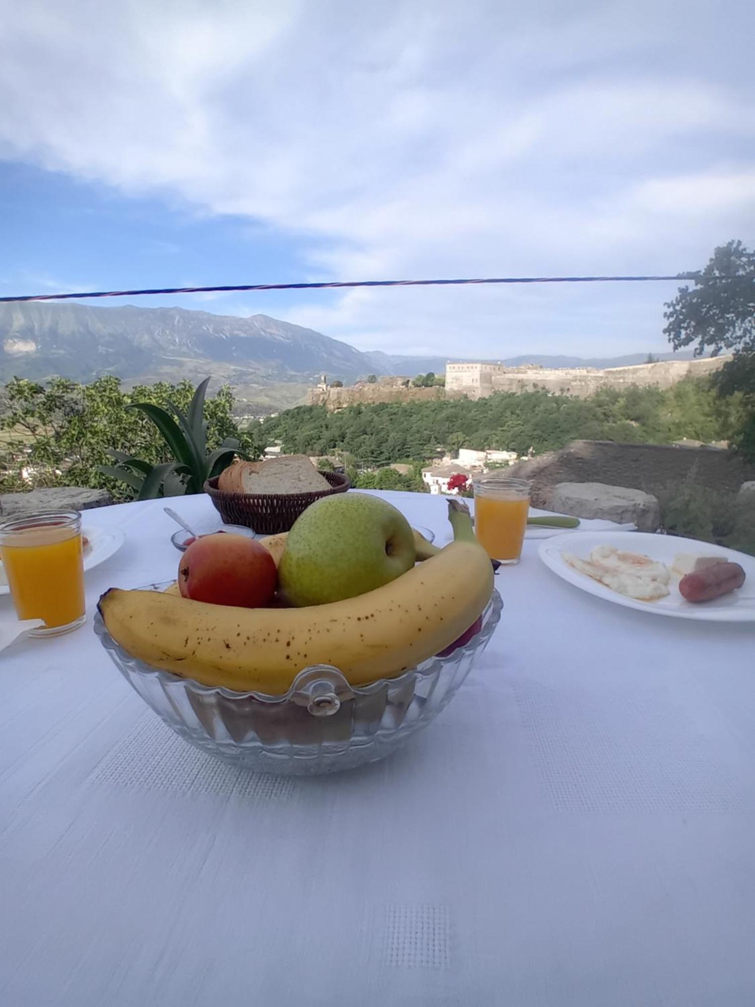Arpet Guesthouse Gjirokastra Kültér fotó