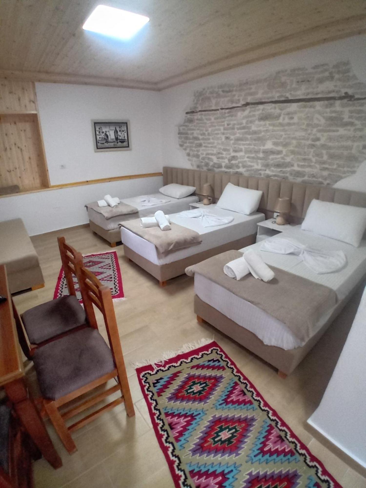 Arpet Guesthouse Gjirokastra Kültér fotó