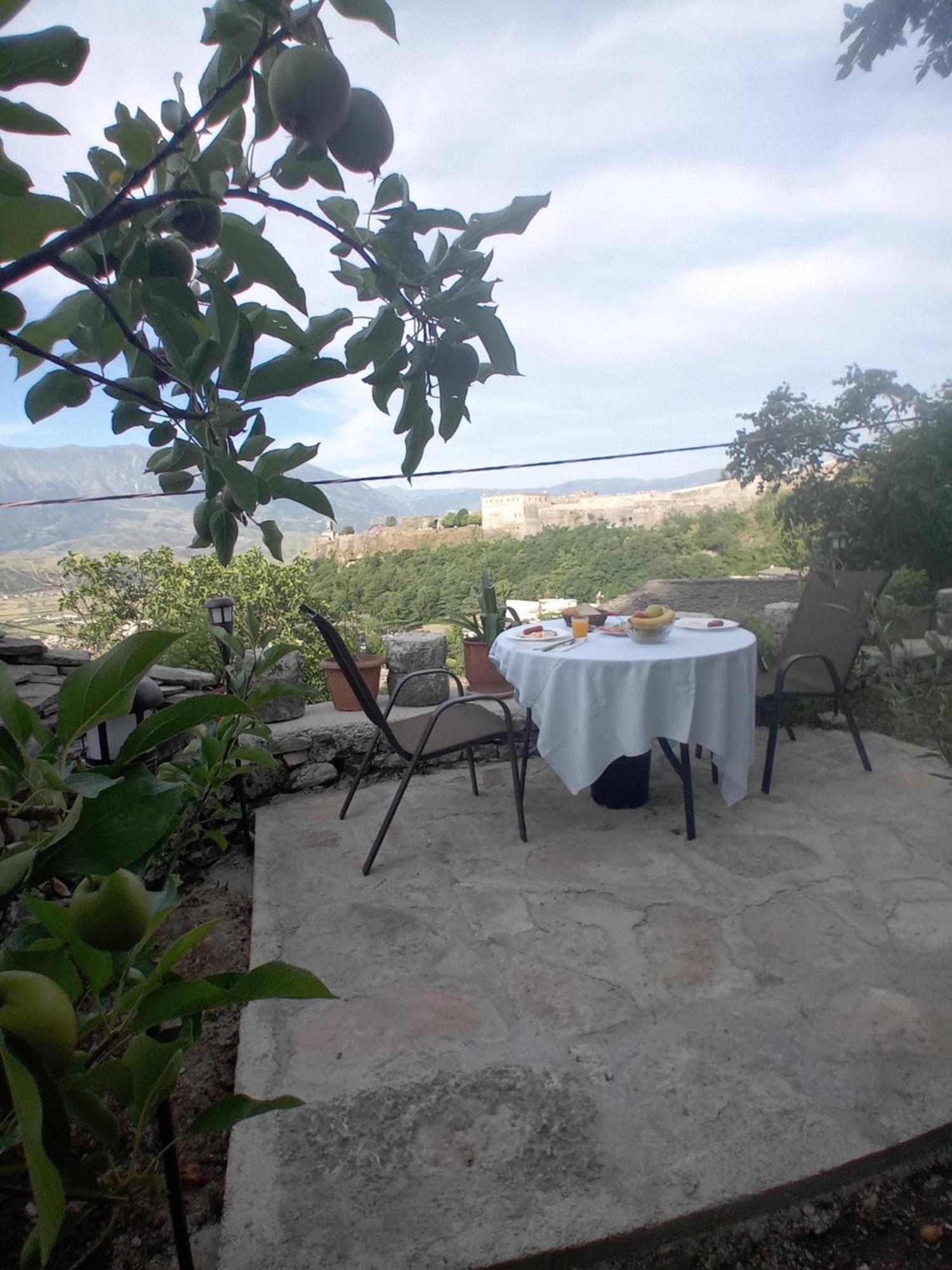 Arpet Guesthouse Gjirokastra Kültér fotó