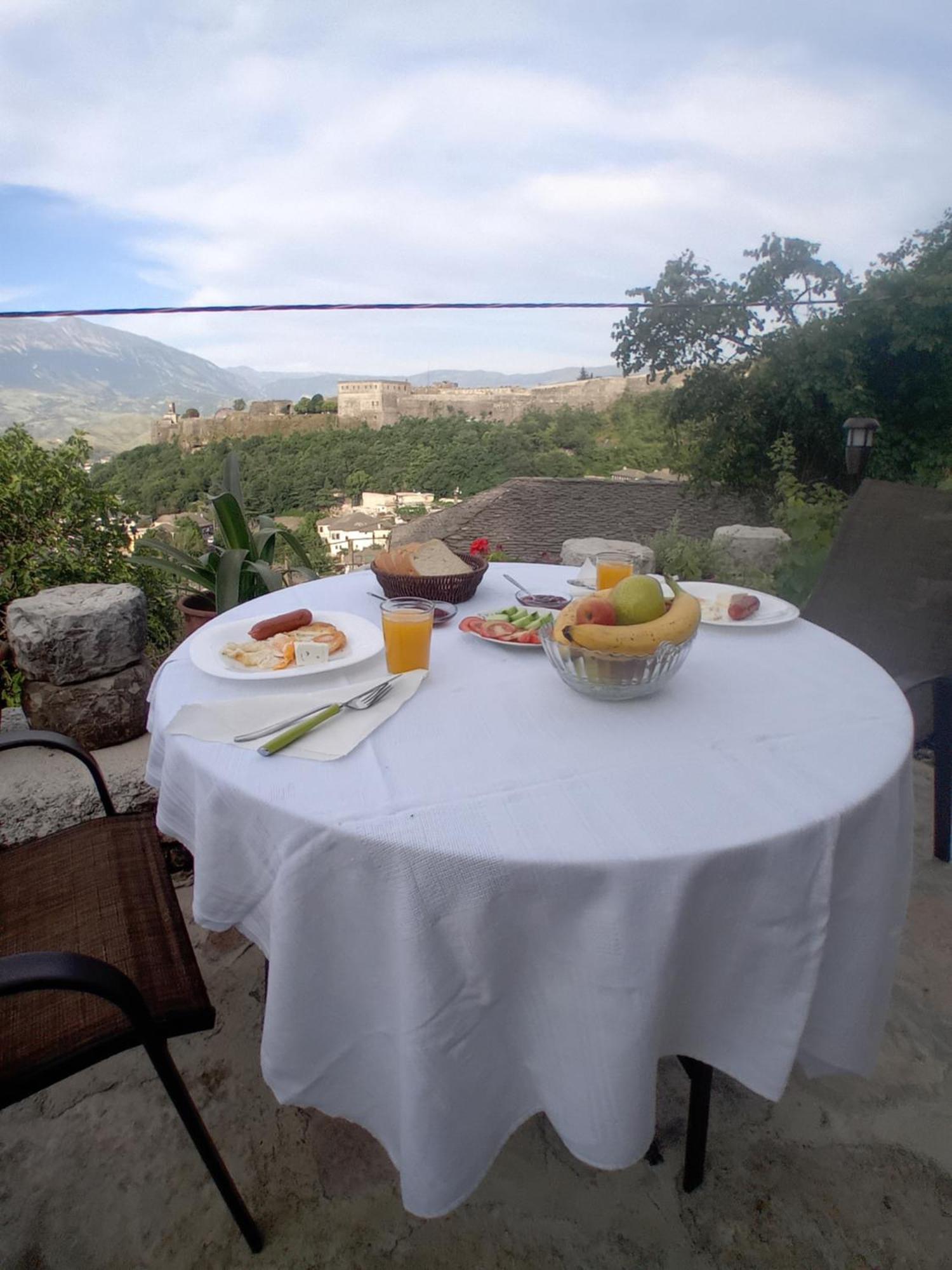 Arpet Guesthouse Gjirokastra Kültér fotó