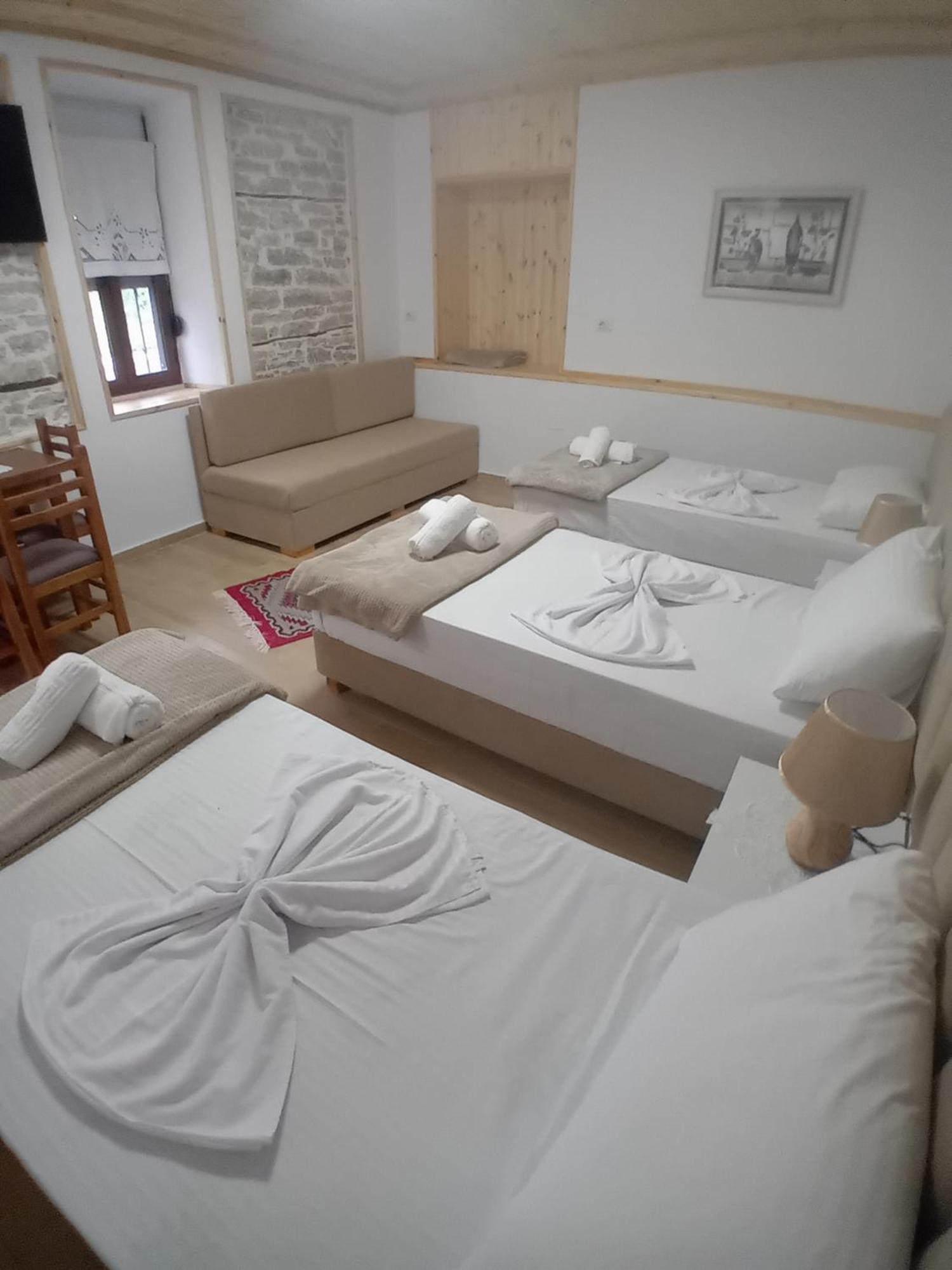 Arpet Guesthouse Gjirokastra Kültér fotó