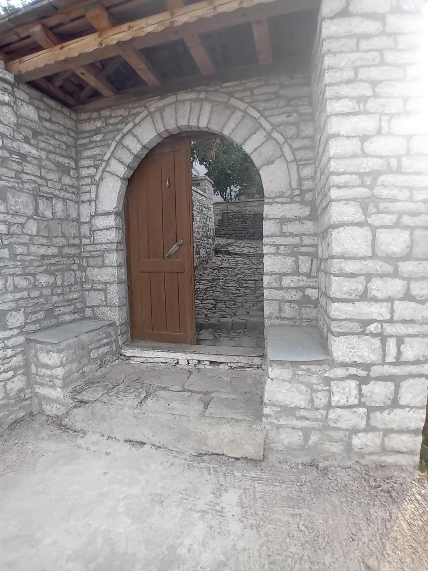 Arpet Guesthouse Gjirokastra Kültér fotó