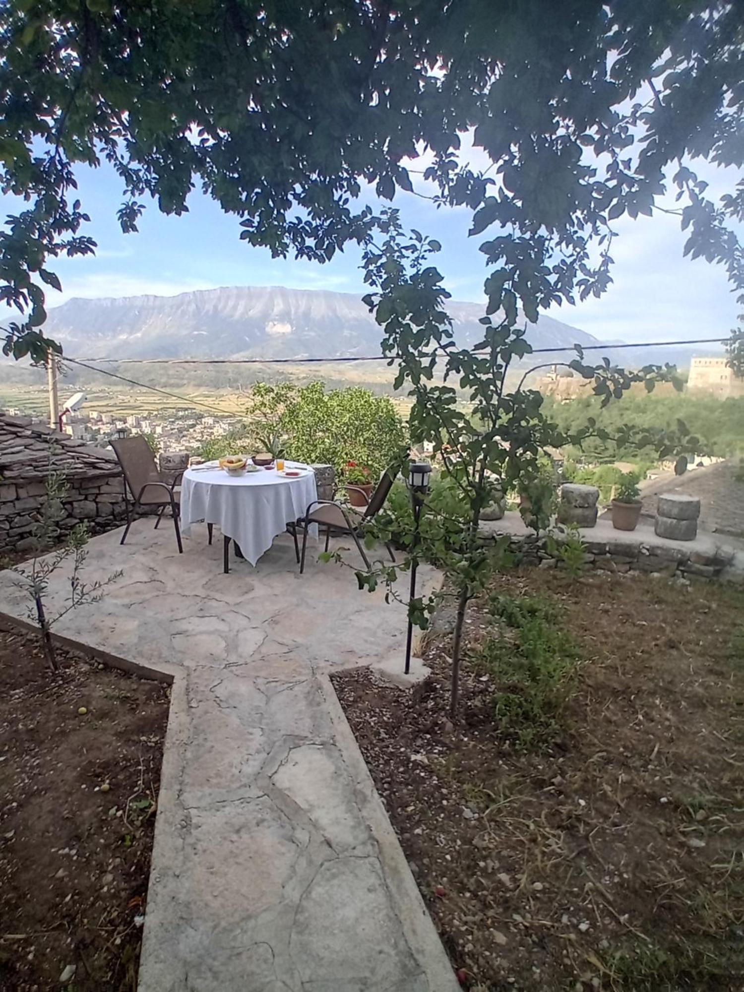 Arpet Guesthouse Gjirokastra Kültér fotó