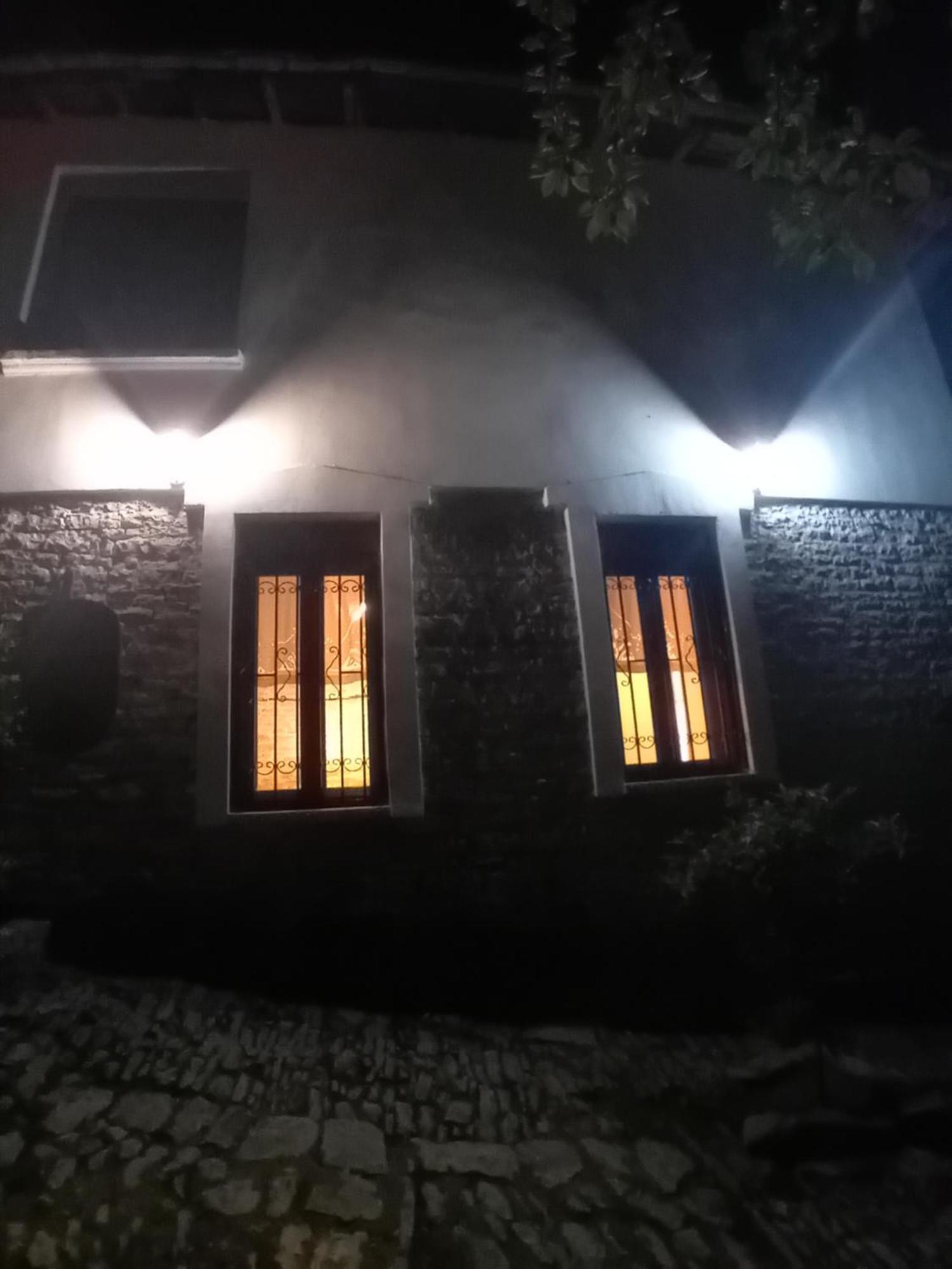 Arpet Guesthouse Gjirokastra Kültér fotó