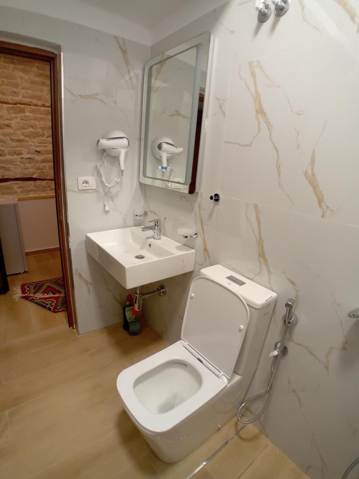 Arpet Guesthouse Gjirokastra Kültér fotó