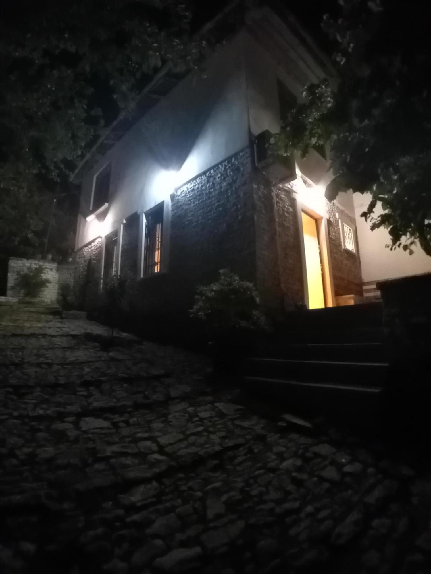 Arpet Guesthouse Gjirokastra Kültér fotó