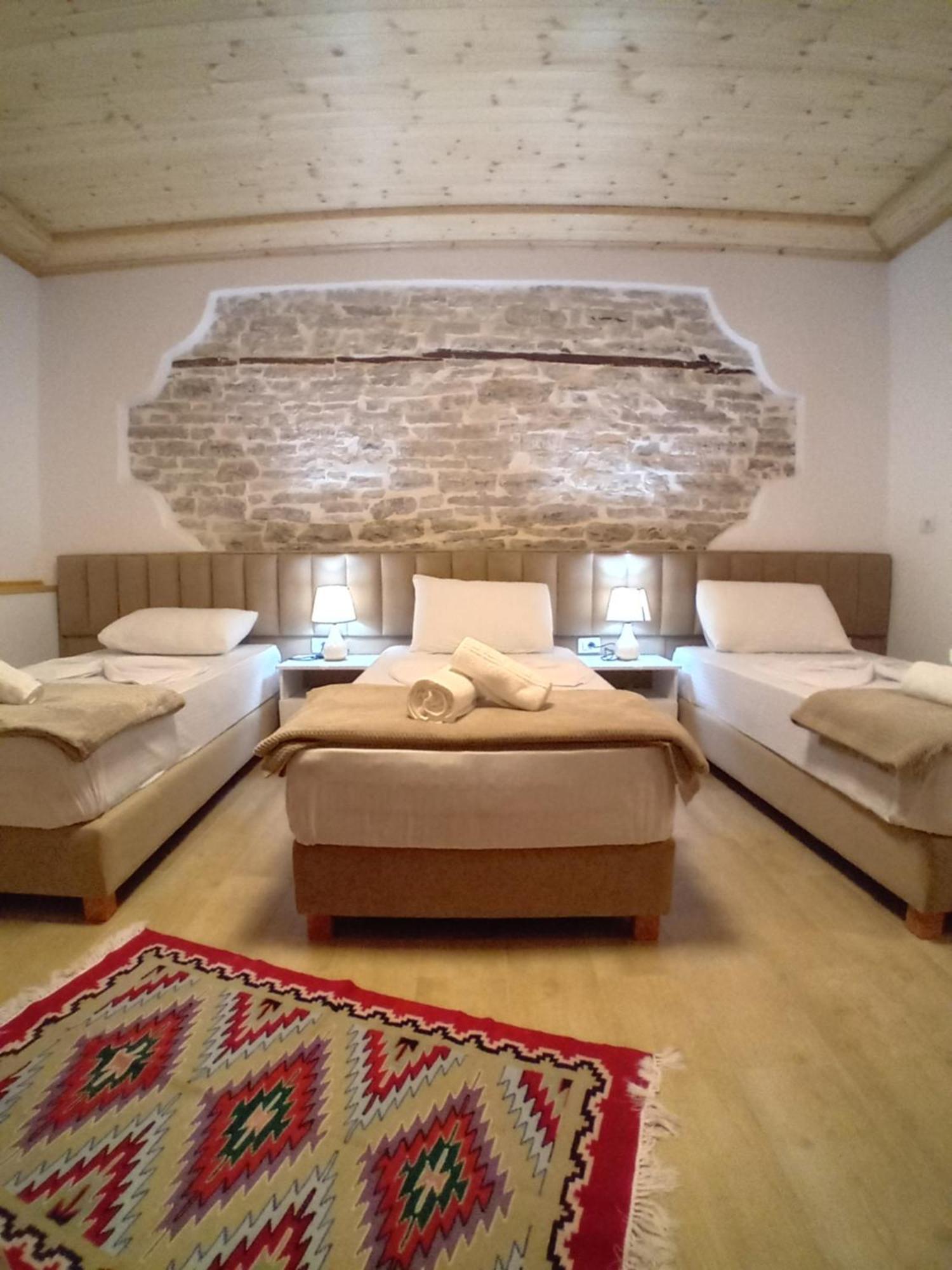 Arpet Guesthouse Gjirokastra Kültér fotó