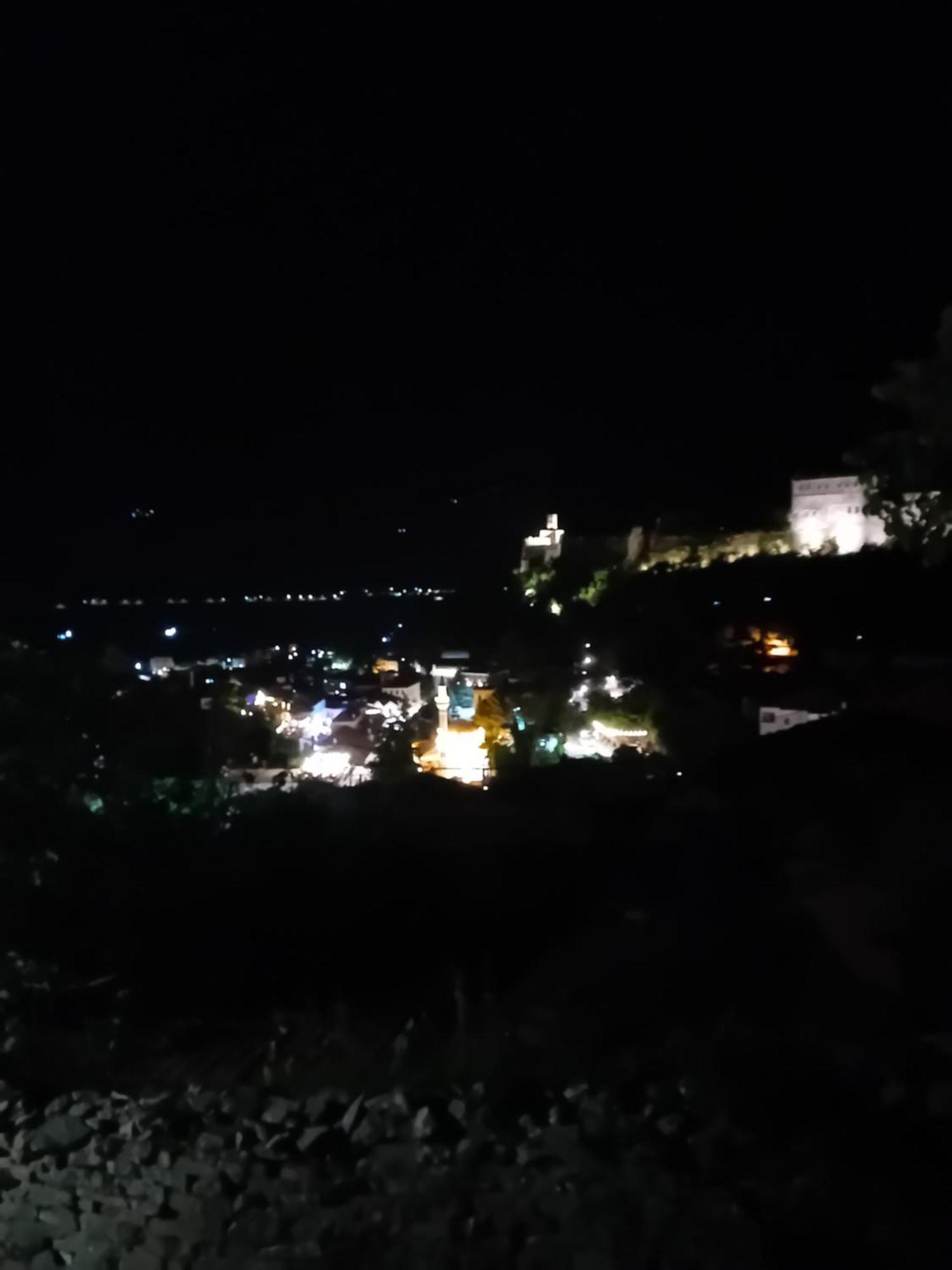 Arpet Guesthouse Gjirokastra Kültér fotó