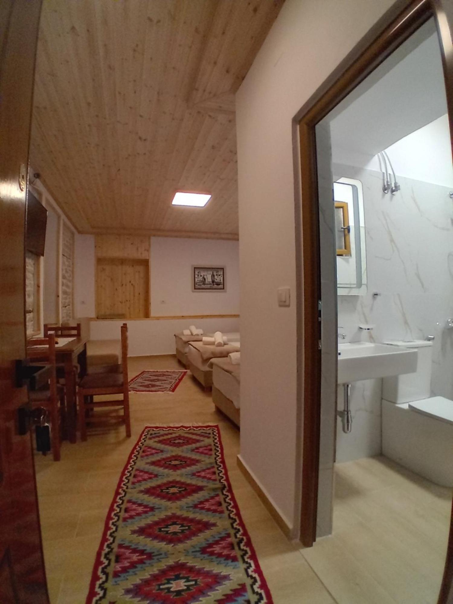 Arpet Guesthouse Gjirokastra Kültér fotó