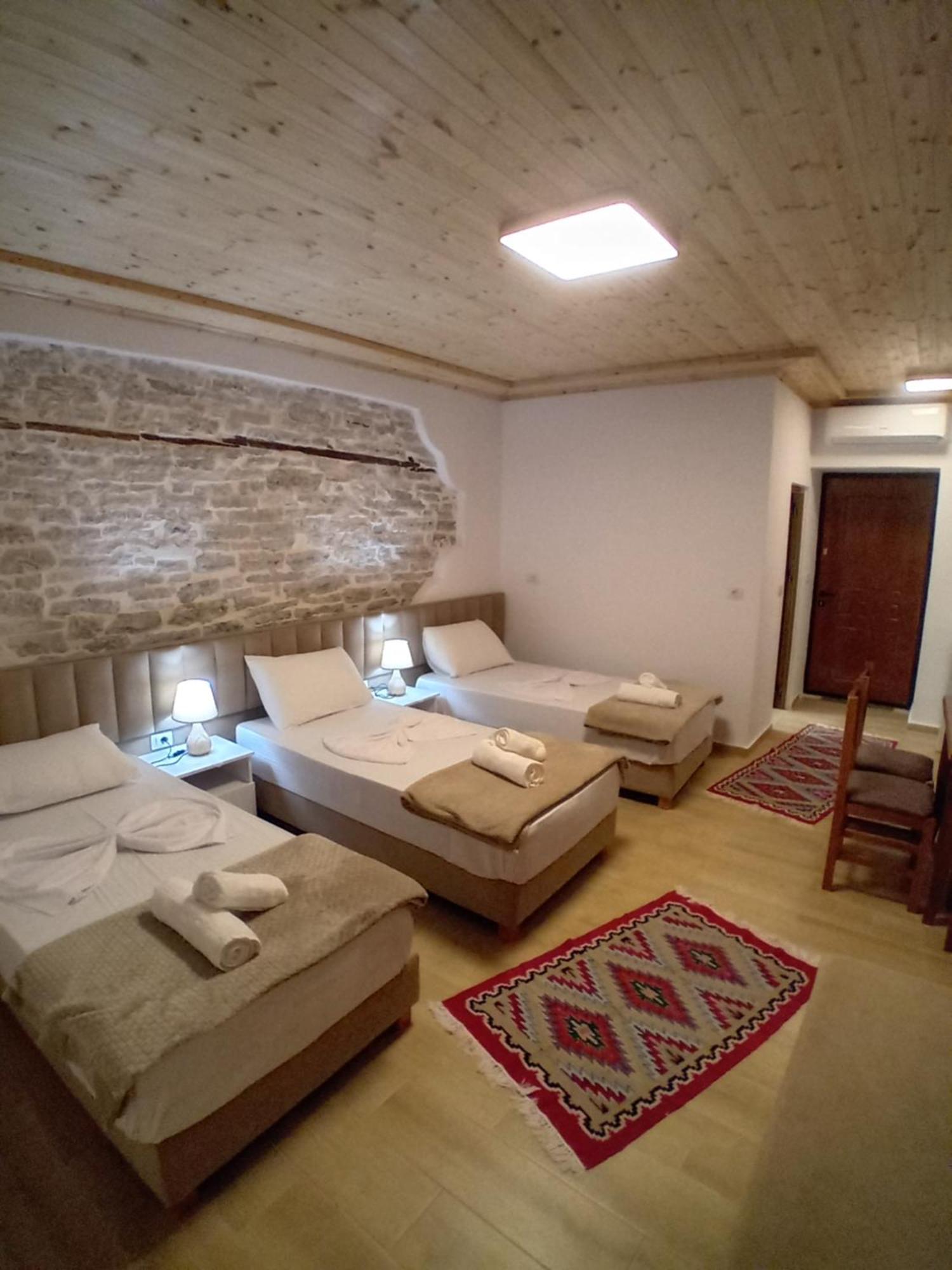 Arpet Guesthouse Gjirokastra Kültér fotó